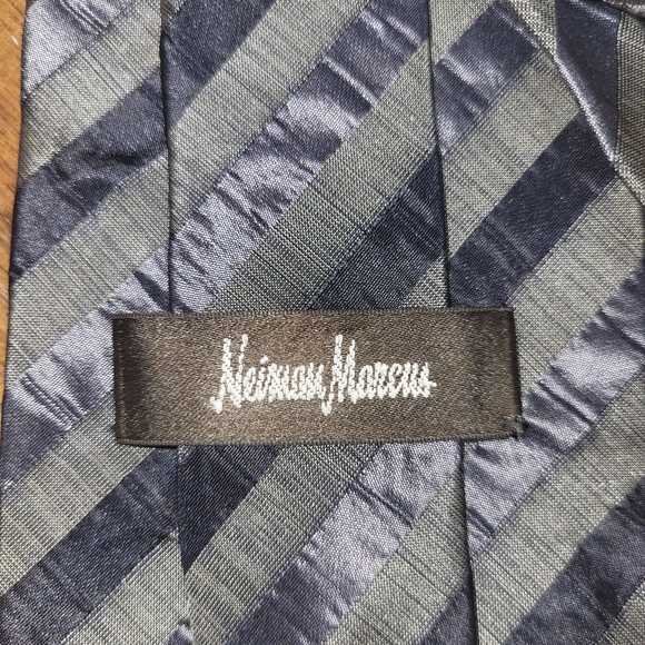 Neiman Marcus Silk Tie, Made In Italy - Picture 3 of 4